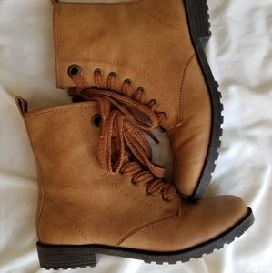Cat & Jack brown boots Size 5